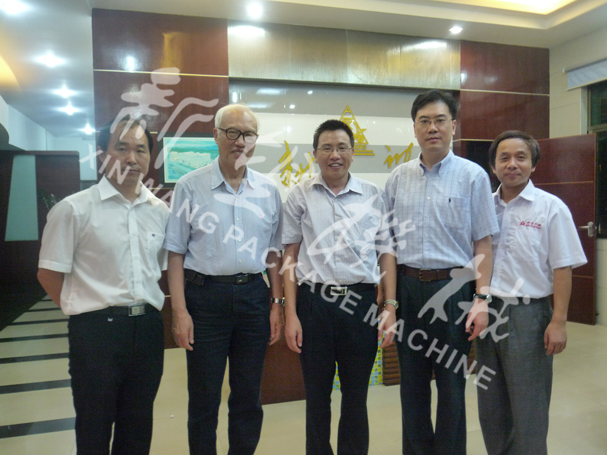 中國(guó)工程院院士段正澄、中國(guó)工程院院士、華中科技大學(xué)黨委書(shū)記邵新宇、廣東省智能機(jī)器人研究院院長(zhǎng)張國(guó)軍一行蒞臨新望公司考察指導(dǎo)